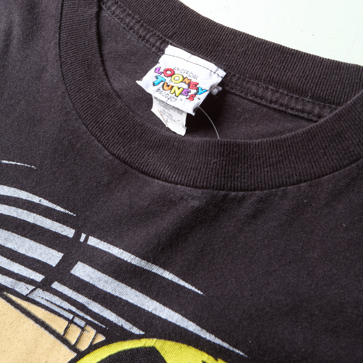 VTG 90s LOONEY TUNES ALIEN OUT TEE
